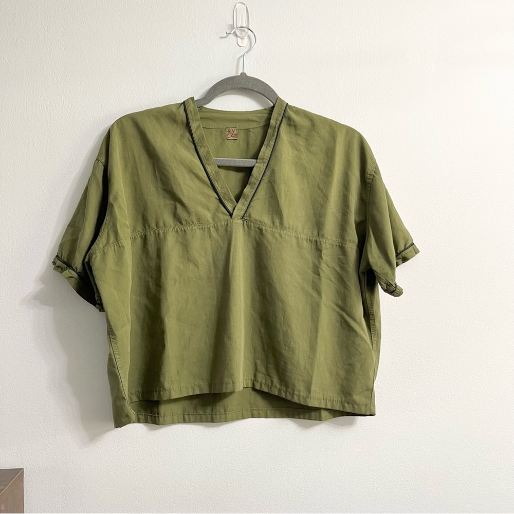 FV C48 Army Green Short Sleeve Crop Top with Black Lining No Size Tag Fits Small
